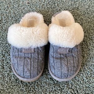 Authentic UGG Slippers / House Shoes, Size 7